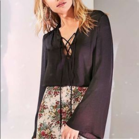 Urban Outfitters Kimchi Brianna Lace Up Blouse - Picture 3 of 10